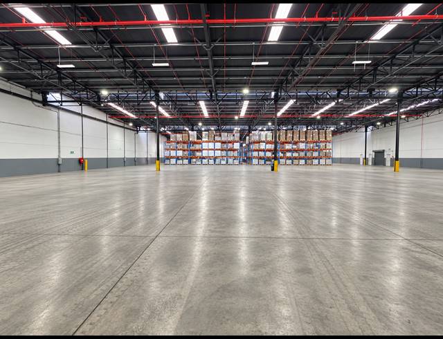 8,300M² WAREHOUSE TO LET IN ROBERTSHAM